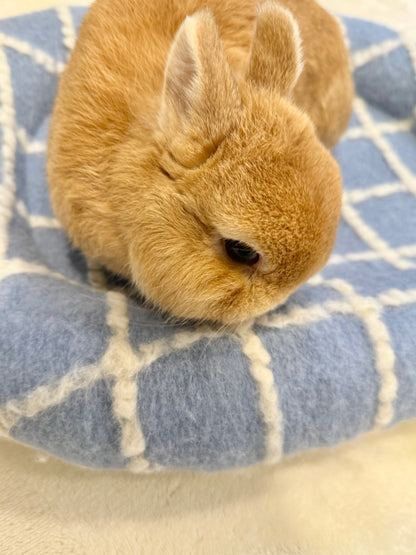 Cozy Cloud Grid Oval Large bunny Bed