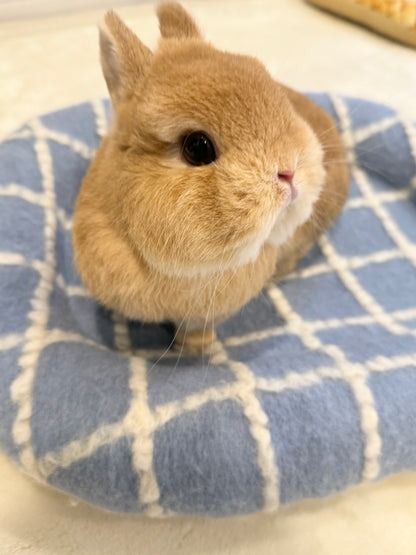 Cozy Cloud Grid Oval Large bunny Bed