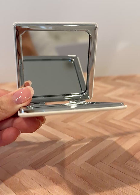 Eggie Bobi on Capycabra Mirror